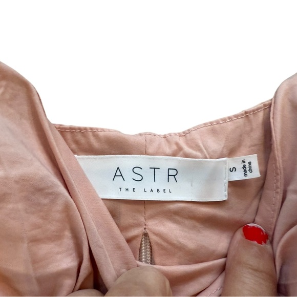 Pale pink astr size small blouse in excellent like-new condition - Picture 2 of 4